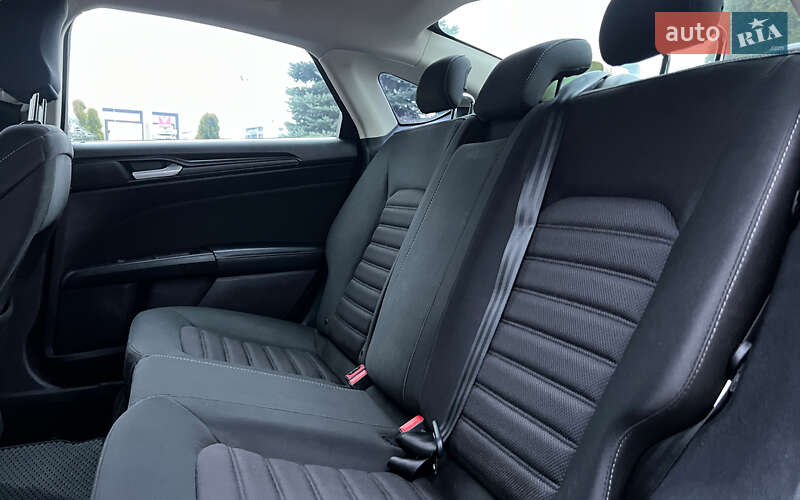 Седан Ford Fusion 2018 в Львове