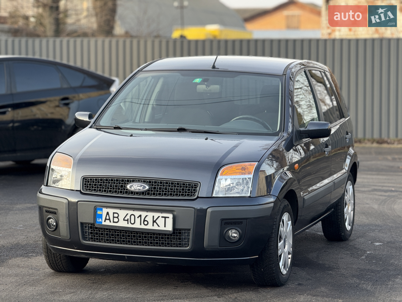 Ford Fusion 2005 | 1.6 бензин | Автомат
Надійний та економний Ford Fusion у хорошому стані.
Двигун 1.6 бензин працює рівно, автомат без зауважень.
Пробіг — 161 тис. км. Комфортний салон, висока посадка, зручний для міста.
? Доглянуте авто
? Економна витрата
? Готовий до експлуатації
? Документи в порядку
Телефонуйте — авто варте уваги!