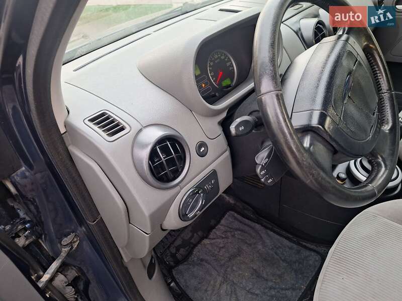 Хэтчбек Ford Fusion 2003 в Черновцах