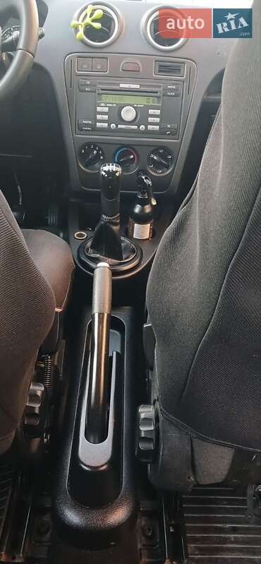 Хэтчбек Ford Fusion 2005 в Дунаевцах