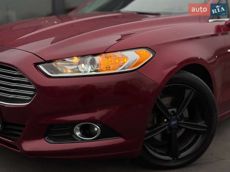 Седан Ford Fusion 2015 в Ровно