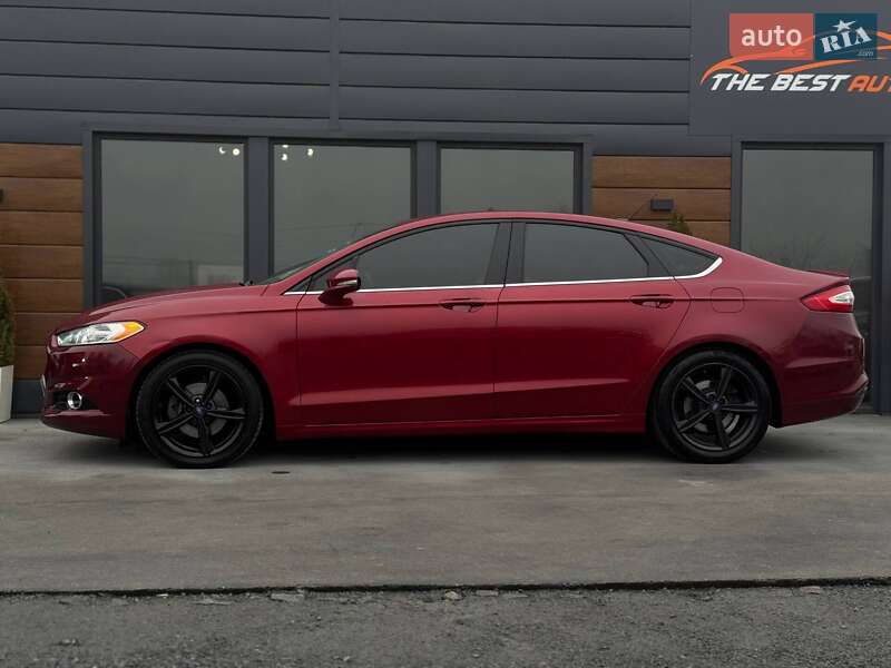 Седан Ford Fusion 2015 в Ровно