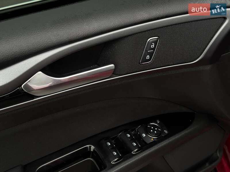 Седан Ford Fusion 2015 в Ровно