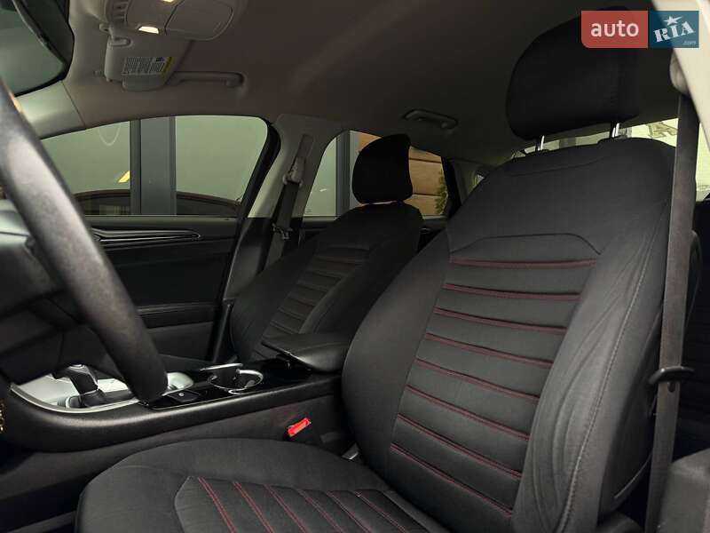 Седан Ford Fusion 2015 в Ровно