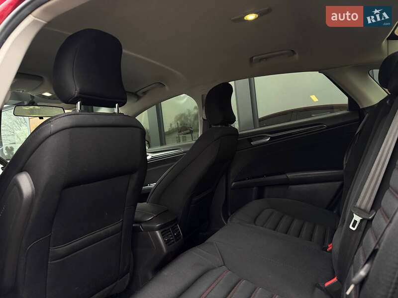 Седан Ford Fusion 2015 в Ровно