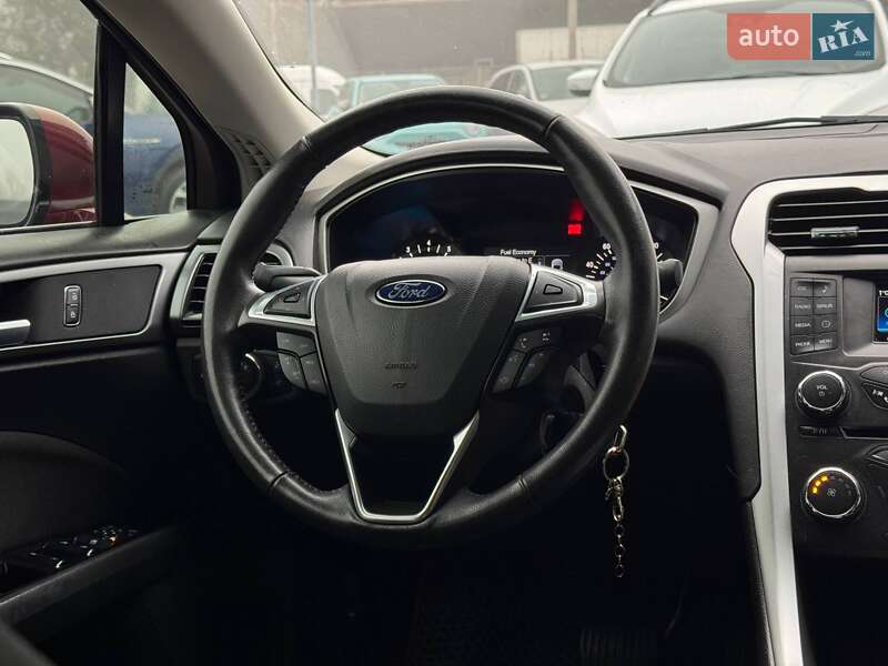 Седан Ford Fusion 2015 в Ровно