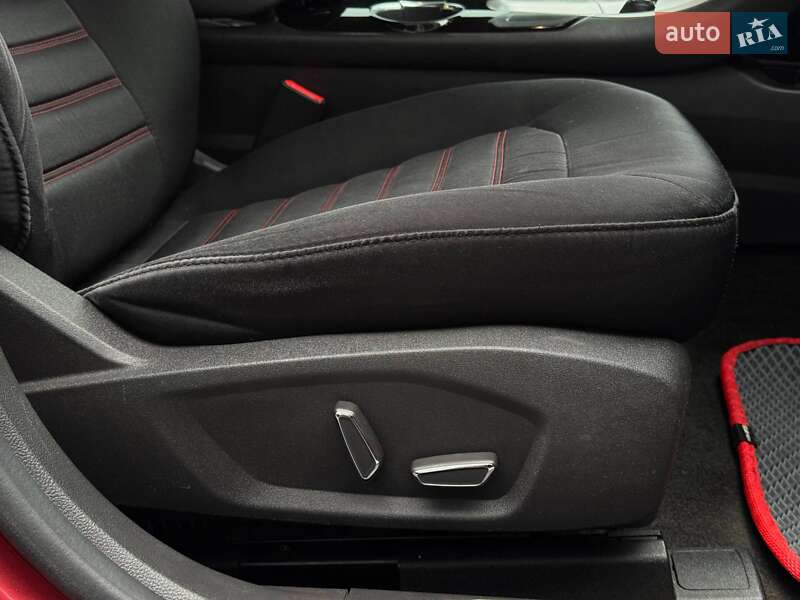 Седан Ford Fusion 2015 в Ровно