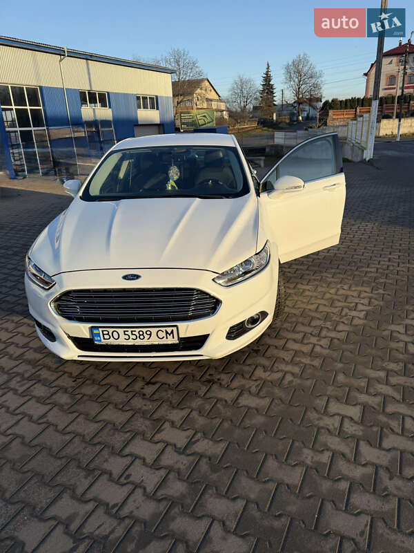Седан Ford Fusion 2015 в Бучаче