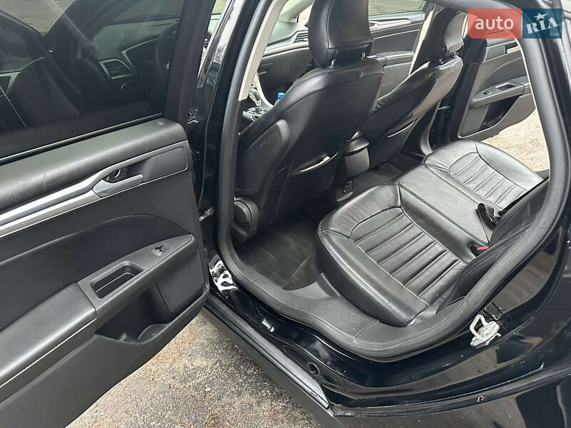 Седан Ford Fusion 2015 в Обухове