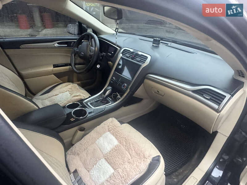 Седан Ford Fusion 2013 в Рогатине