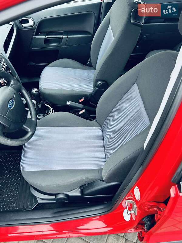 Хэтчбек Ford Fusion 2006 в Теплике