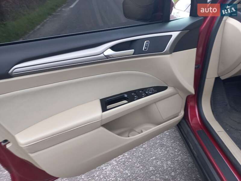 Седан Ford Fusion 2016 в Ровно