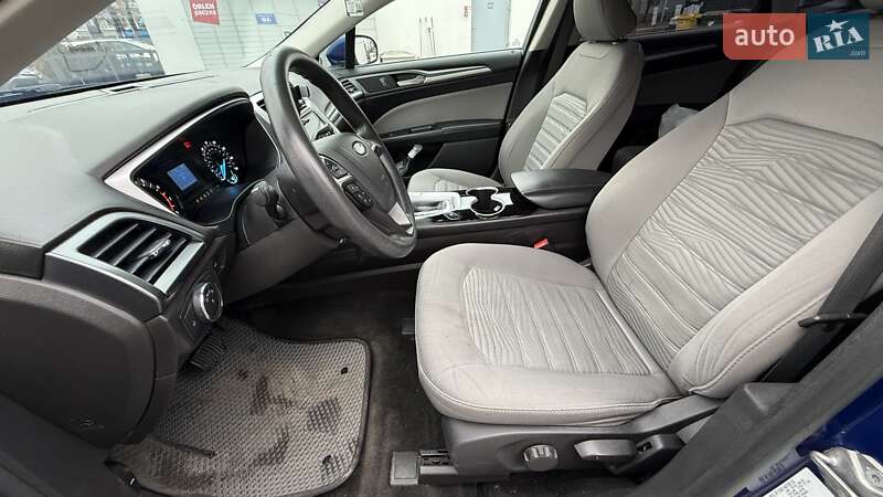 Седан Ford Fusion 2016 в Львове