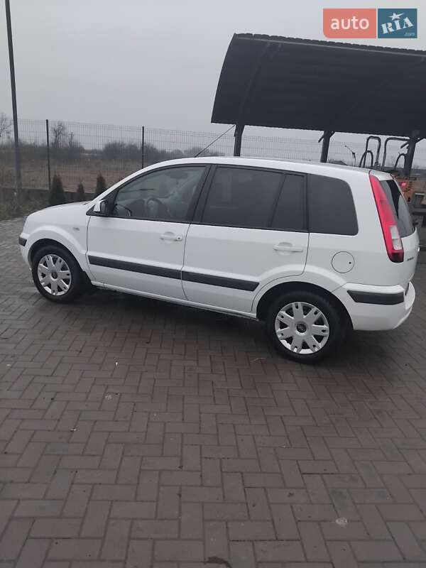 Хэтчбек Ford Fusion 2009 в Тячеве