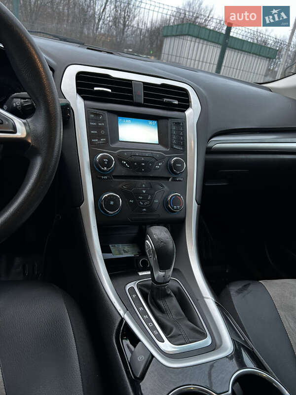 Седан Ford Fusion 2015 в Львові