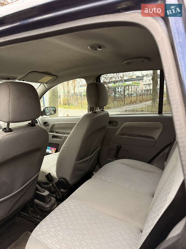 Хэтчбек Ford Fusion 2003 в Луцке