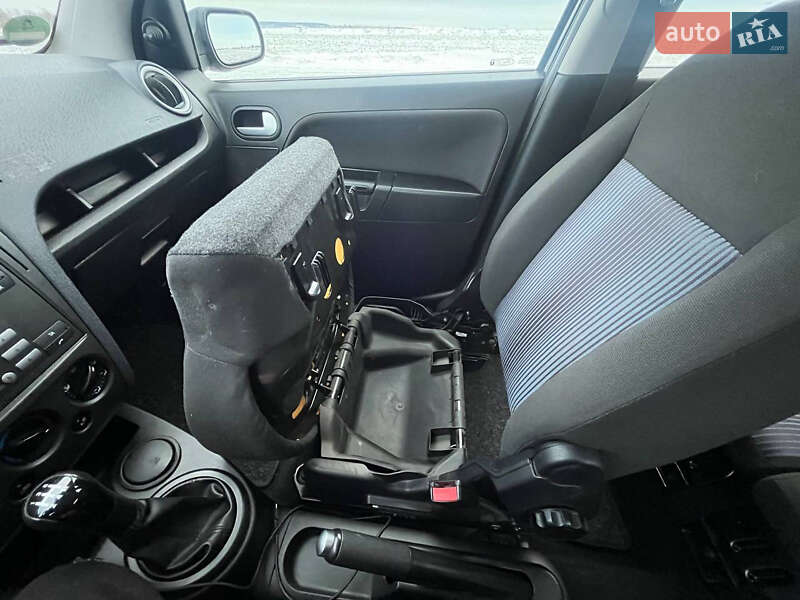 Хетчбек Ford Fusion 2005 в Бару