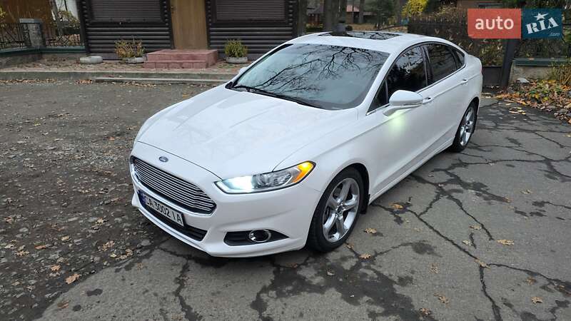 Седан Ford Fusion 2015 в Умани