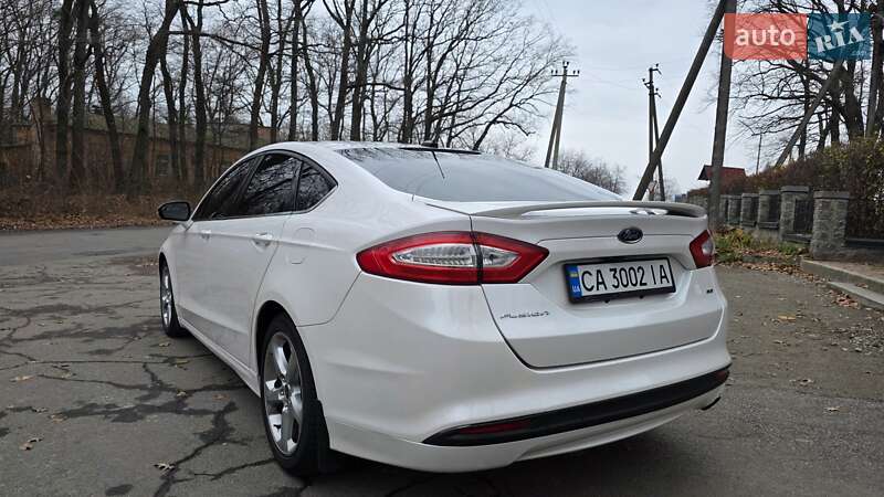 Седан Ford Fusion 2015 в Умани