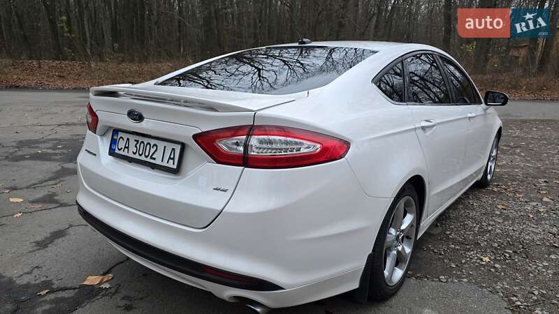 Седан Ford Fusion 2015 в Умани