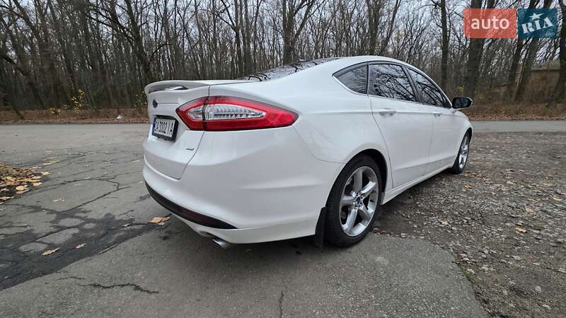 Седан Ford Fusion 2015 в Умани