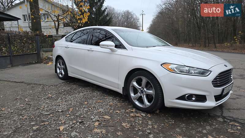 Седан Ford Fusion 2015 в Умани