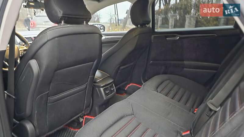 Седан Ford Fusion 2015 в Умани