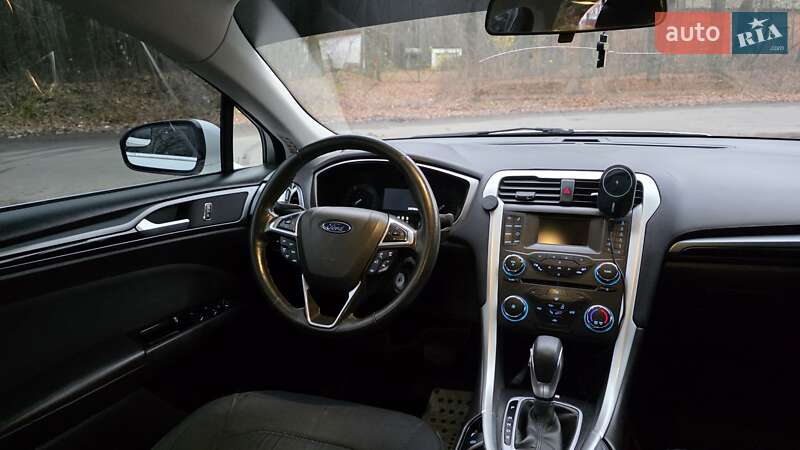 Седан Ford Fusion 2015 в Умани