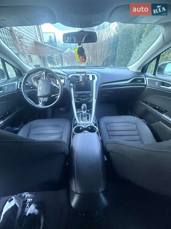 Седан Ford Fusion 2016 в Яремче