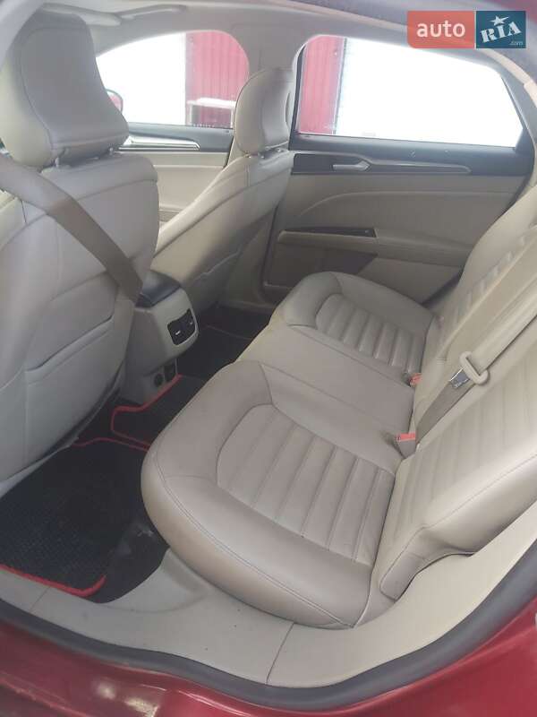 Седан Ford Fusion 2016 в Монастирищеві