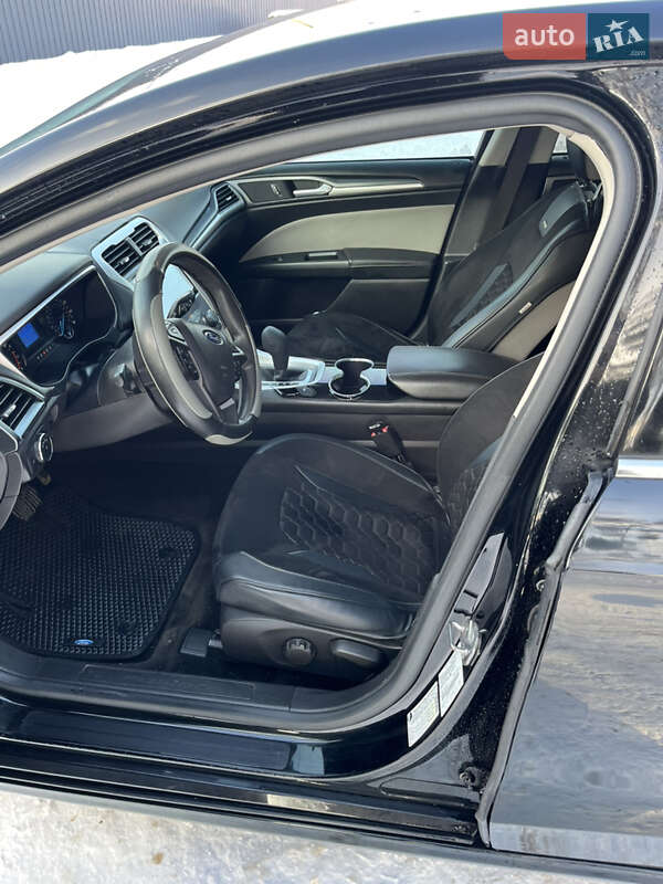 Седан Ford Fusion 2015 в Сарнах