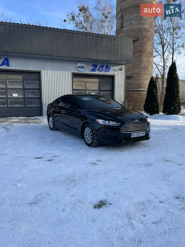 Седан Ford Fusion 2015 в Сарнах