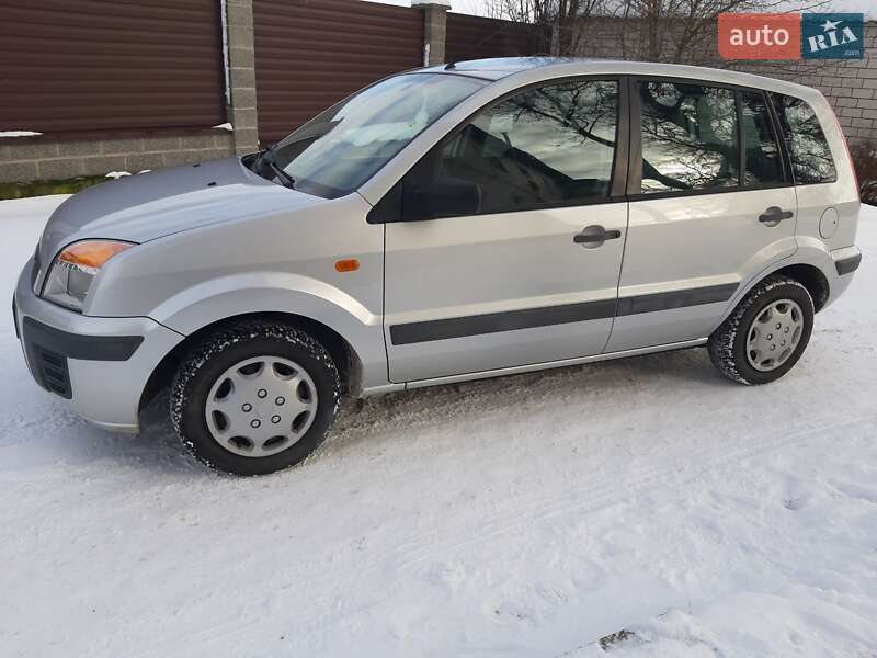 Хетчбек Ford Fusion 2005 в Хоролі