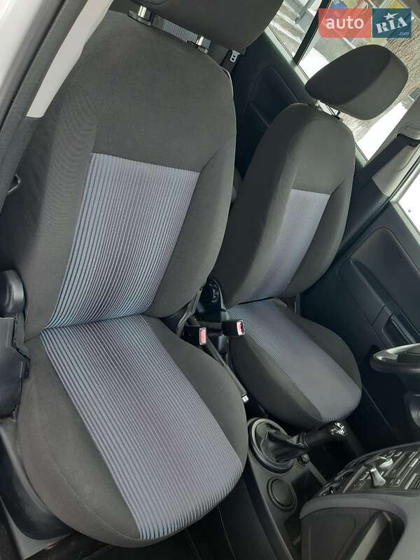 Хетчбек Ford Fusion 2005 в Хоролі