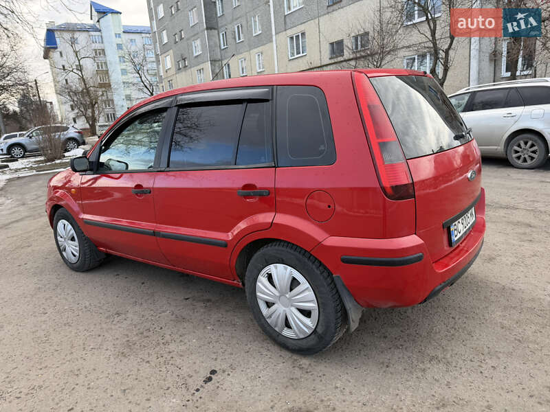 Хэтчбек Ford Fusion 2003 в Стрые