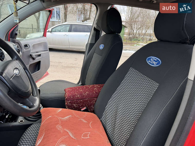 Хэтчбек Ford Fusion 2003 в Стрые