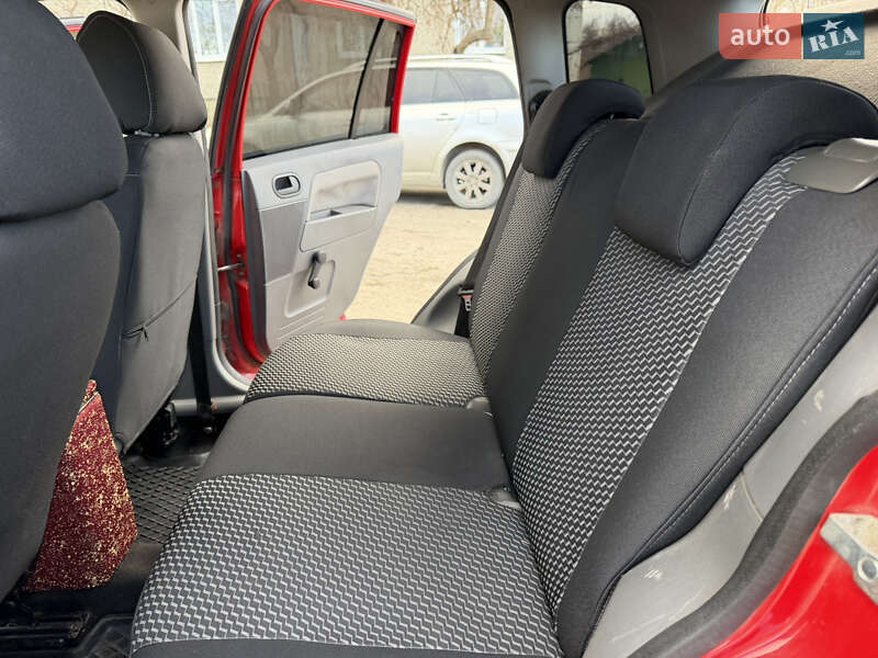 Хэтчбек Ford Fusion 2003 в Стрые