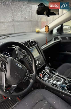 Седан Ford Fusion 2013 в Жовкве