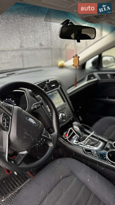 Седан Ford Fusion 2013 в Жовкве