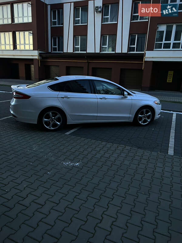 Седан Ford Fusion 2015 в Івано-Франківську