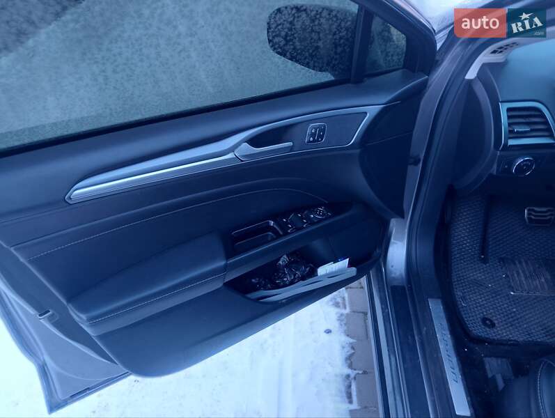 Седан Ford Fusion 2013 в Львове