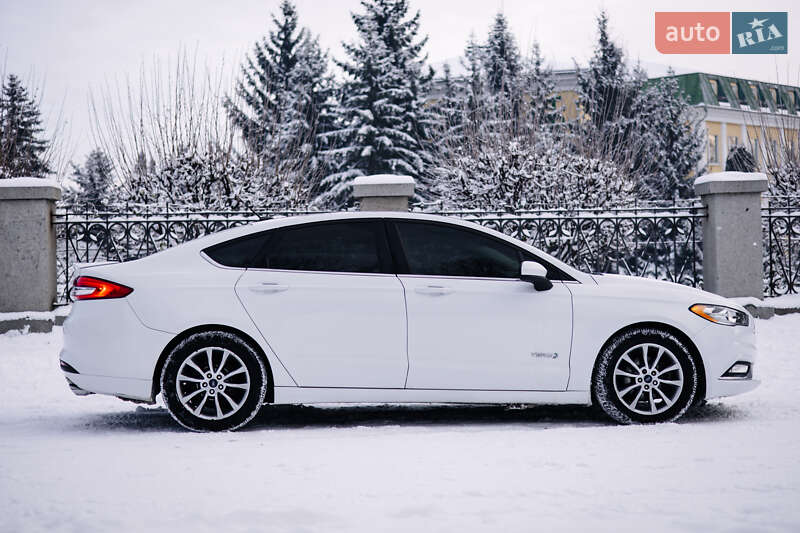 Седан Ford Fusion 2017 в Умані