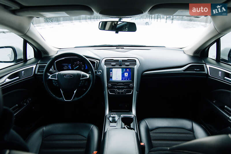 Седан Ford Fusion 2017 в Умані