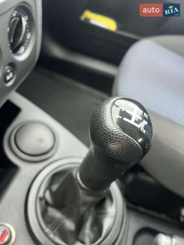 Хэтчбек Ford Fusion 2006 в Шостке