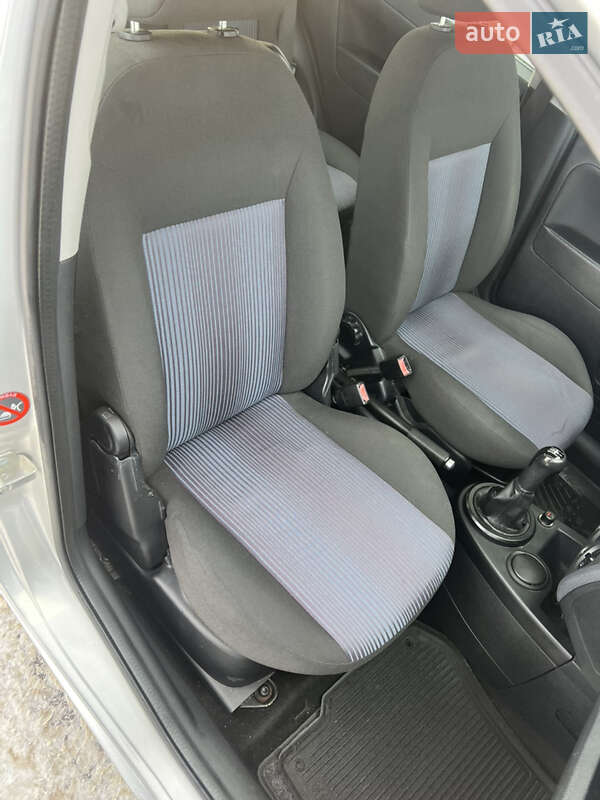 Хэтчбек Ford Fusion 2006 в Шостке