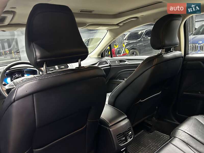 Седан Ford Fusion 2016 в Чернівцях