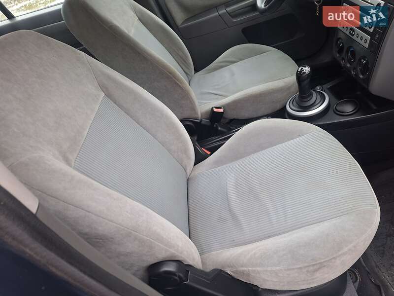 Хетчбек Ford Fusion 2003 в Чернівцях фото 28 Хетчбек Ford Fusion 2003 в Чернівцях