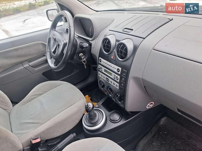 Хетчбек Ford Fusion 2003 в Чернівцях фото 31 Хетчбек Ford Fusion 2003 в Чернівцях