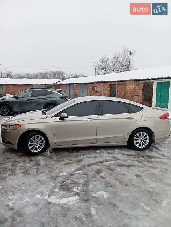 Седан Ford Fusion 2016 в Валках