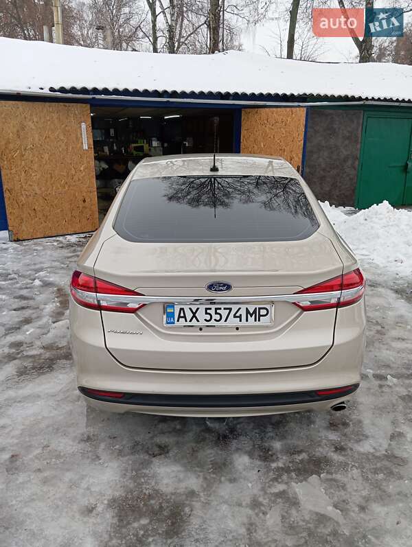 Седан Ford Fusion 2016 в Валках